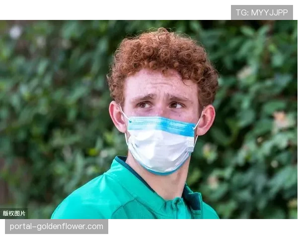 特写：雨战中，不莱梅老将替补登场完成生涯第400场德甲